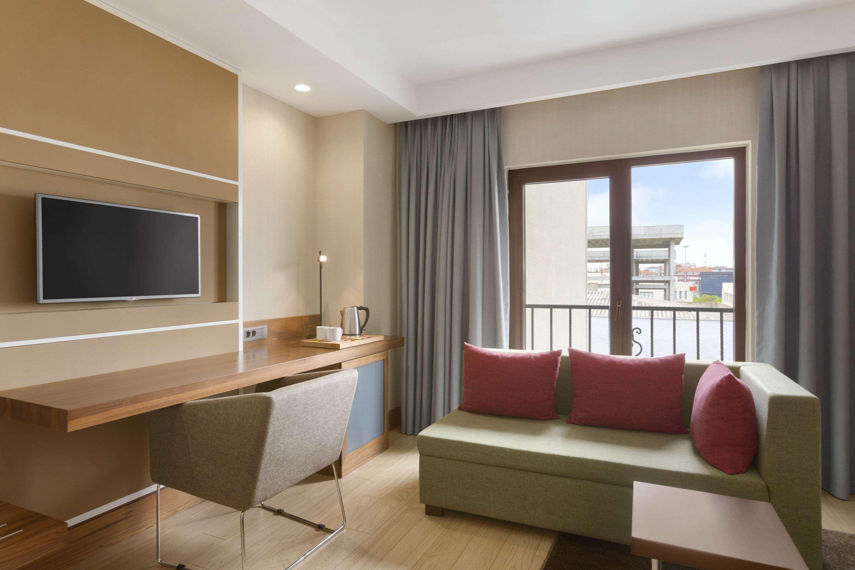 Ramada By Wyndham Istanbul Florya Hotell Eksteriør bilde