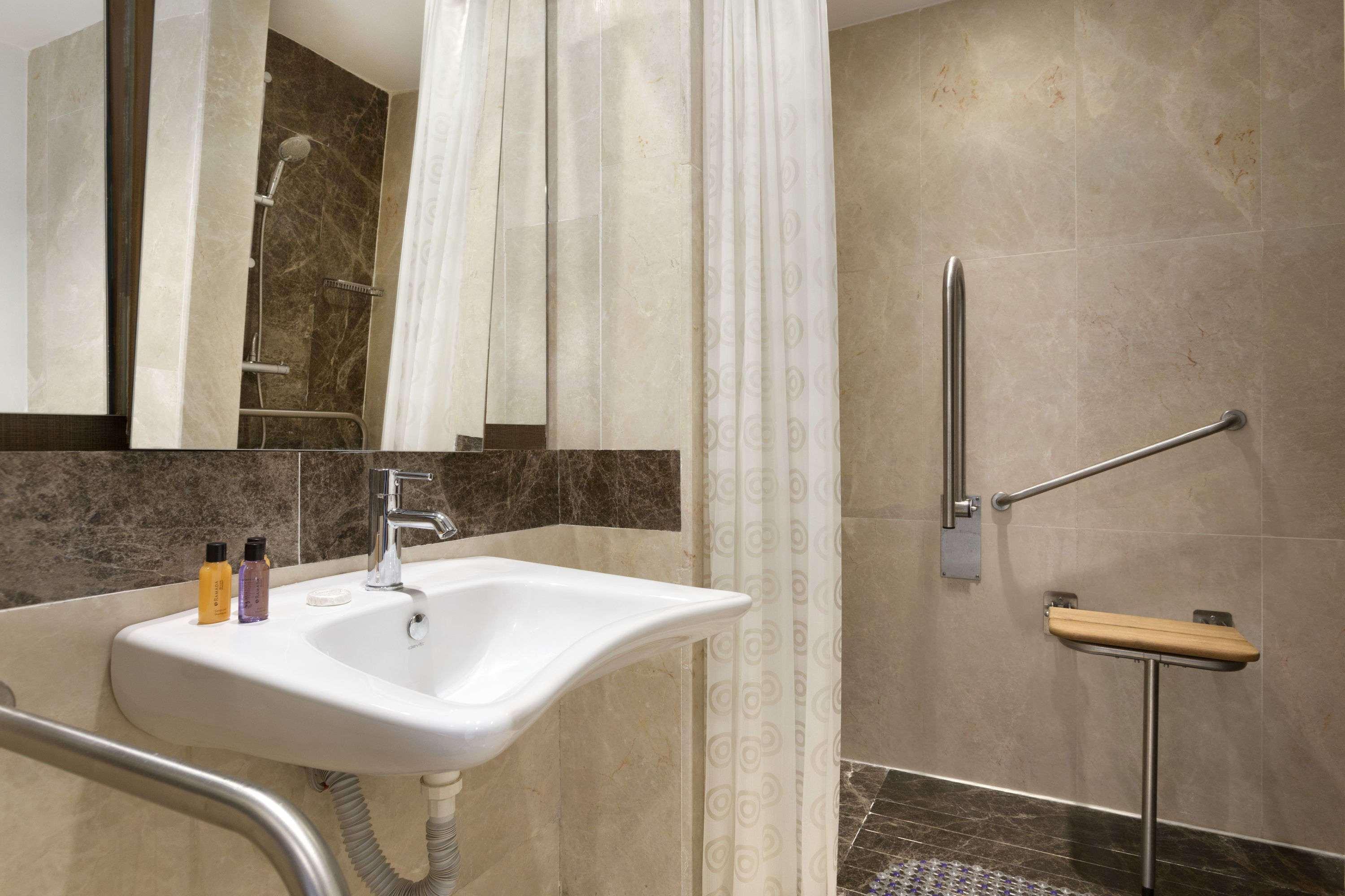 Ramada By Wyndham Istanbul Florya Hotell Eksteriør bilde