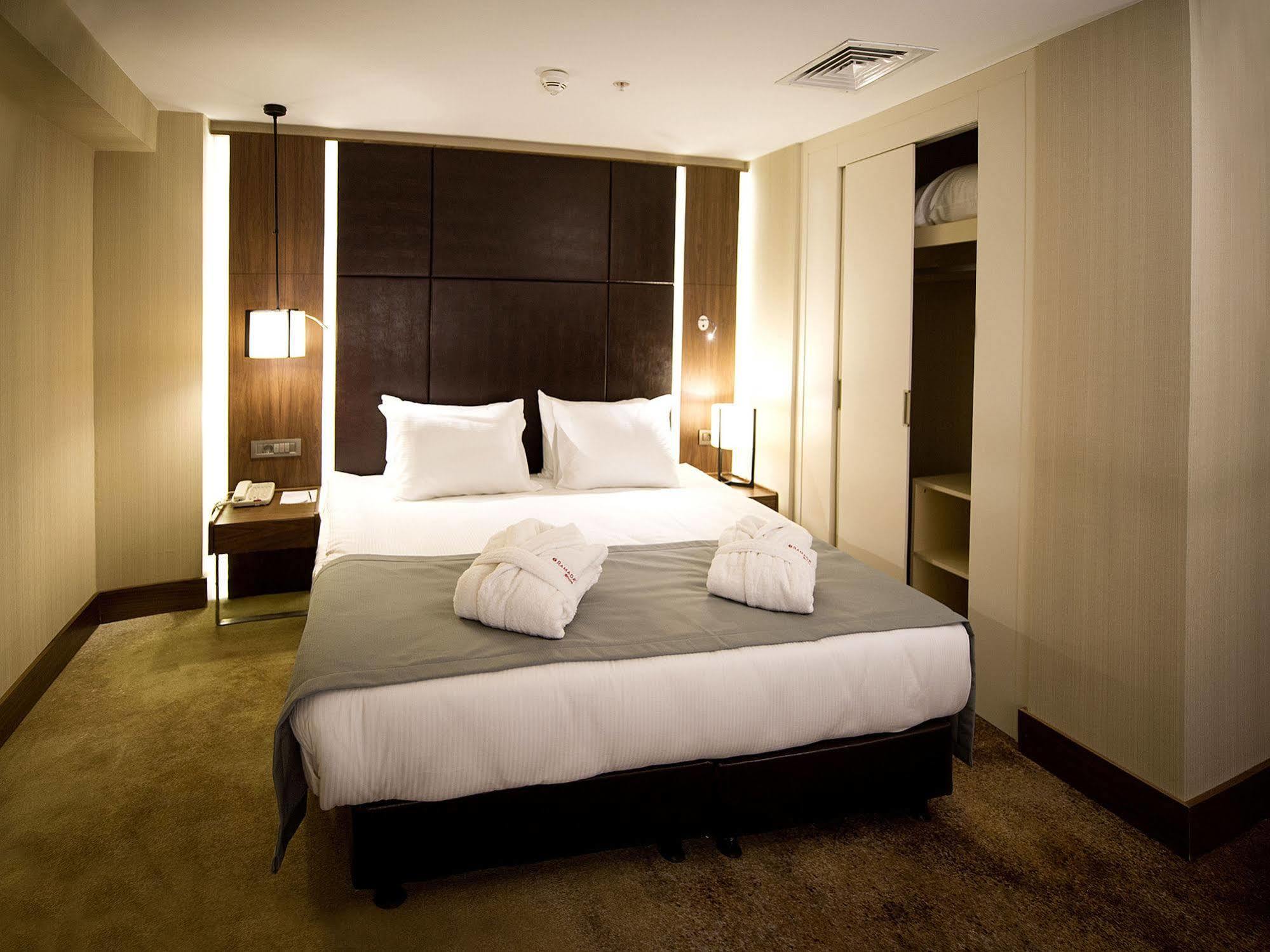 Ramada By Wyndham Istanbul Florya Hotell Eksteriør bilde